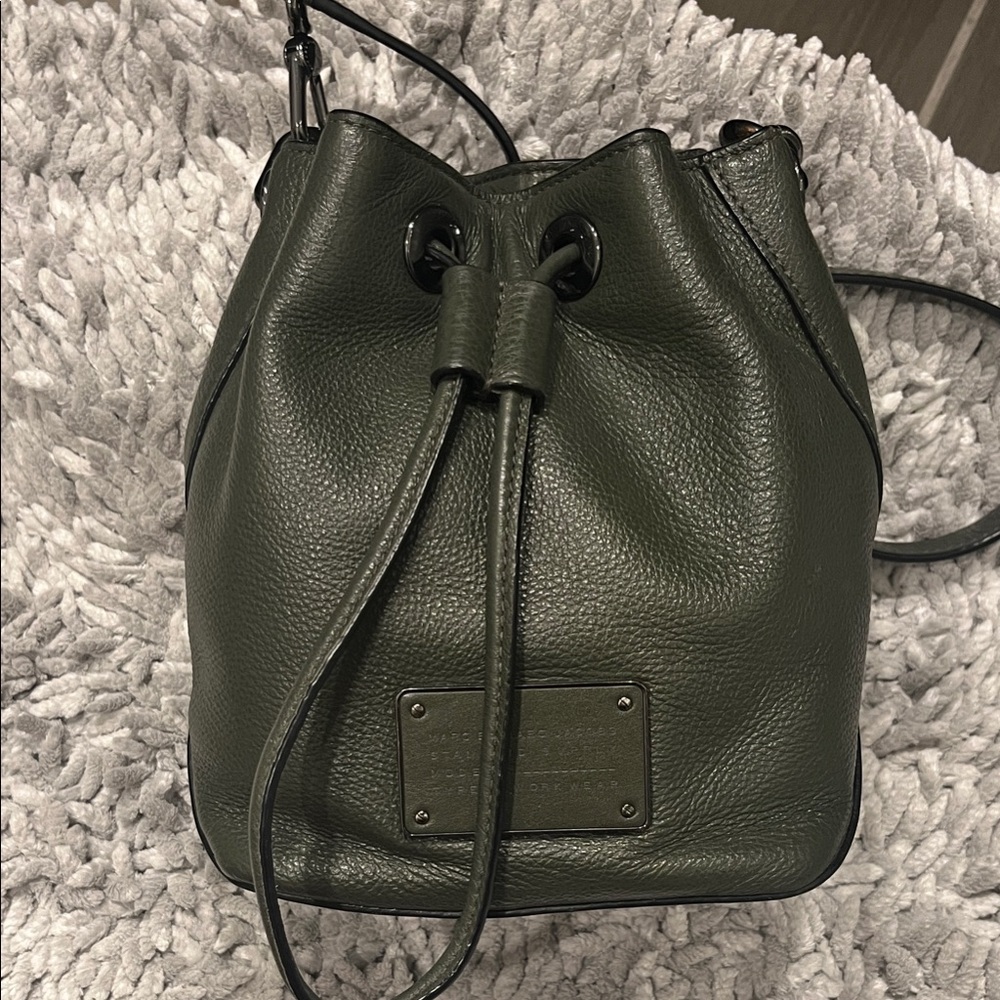 Marc by Marc Jacobs Too Hot to Handle Green Leather Mini Bucket Bag Vintage